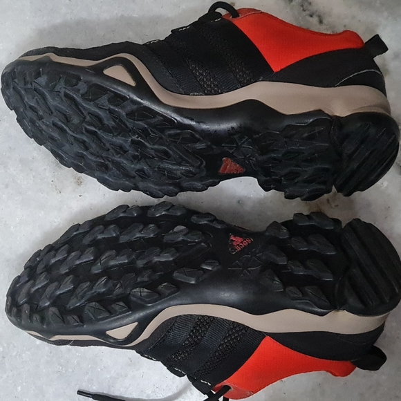 Adidas shoes. - Picture 7 of 9